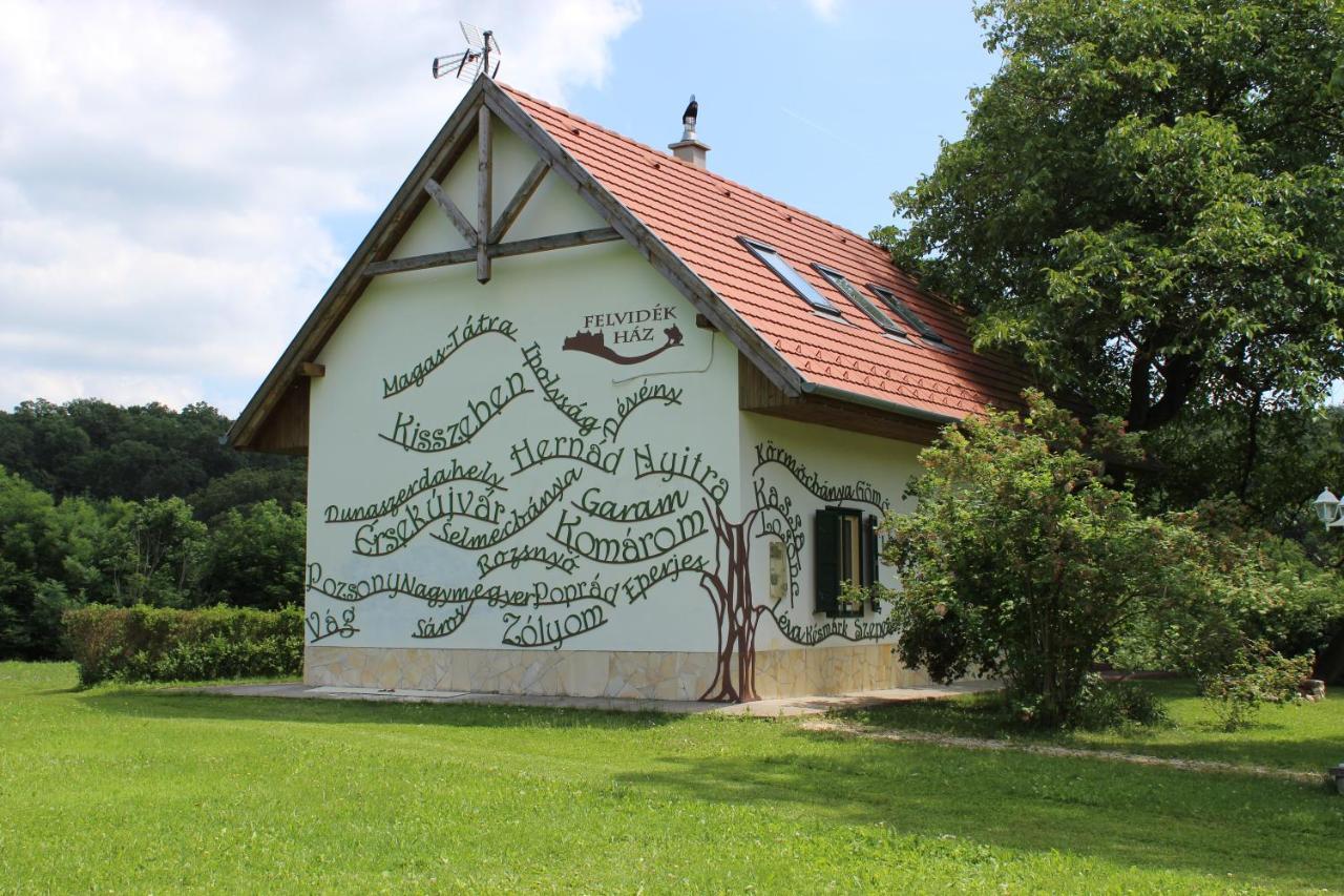 Isztimér Nagy-Magyarorszag Park Bed & Breakfast エクステリア 写真