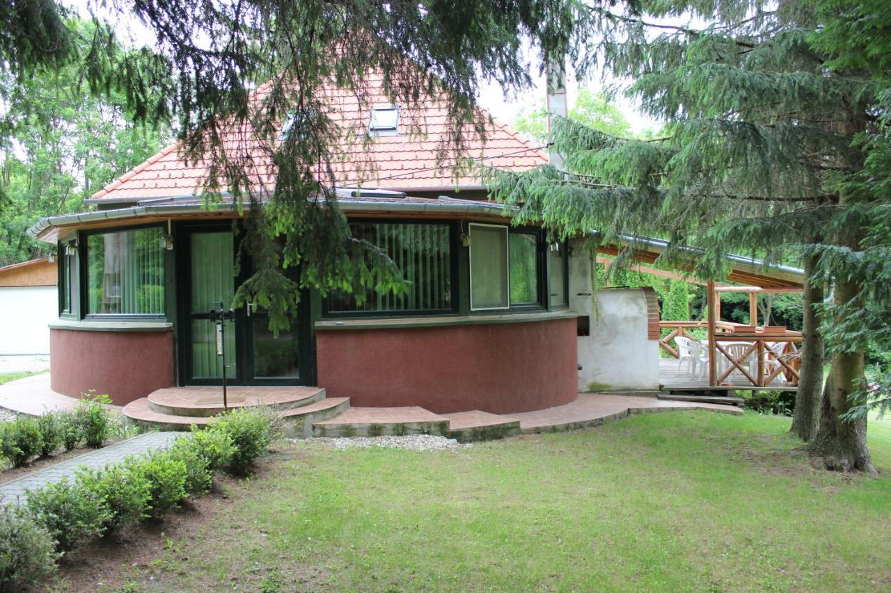 Isztimér Nagy-Magyarorszag Park Bed & Breakfast エクステリア 写真