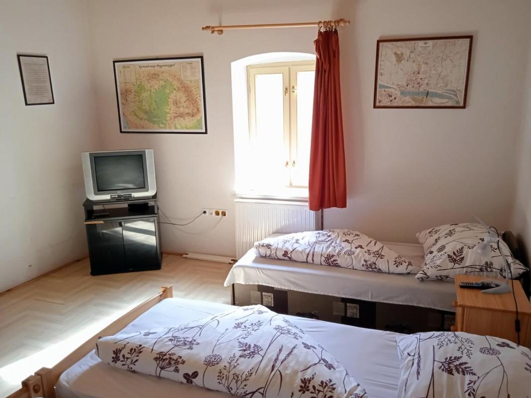 Isztimér Nagy-Magyarorszag Park Bed & Breakfast エクステリア 写真