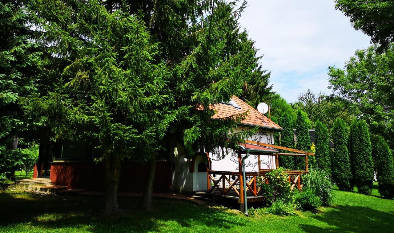 Isztimér Nagy-Magyarorszag Park Bed & Breakfast エクステリア 写真